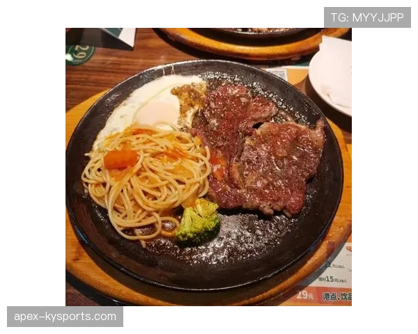 莱德基每天游5公里，早餐吃三块牛排——这还是她减脂期的食谱？